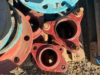 Lot gietijzeren koppelingen, kranen, afsluiters (300x) - afbeelding 24 van  36