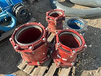 Lot gietijzeren koppelingen, kranen, afsluiters (300x) - afbeelding 29 van  36