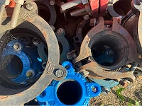 Lot gietijzeren koppelingen, kranen, afsluiters (300x) - afbeelding 30 van  36