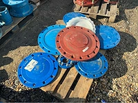 Lot gietijzeren koppelingen, kranen, afsluiters (300x) - afbeelding 35 van  36