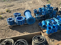 Lot gietijzeren koppelingen, kranen, afsluiters (300x) - afbeelding 9 van  36