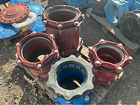 Lot gietijzeren koppelingen, kranen, afsluiters (300x) - afbeelding 13 van  36