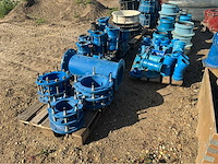 Lot gietijzeren koppelingen, kranen, afsluiters (300x) - afbeelding 20 van  36