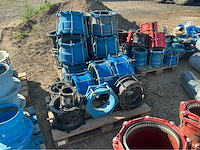 Lot gietijzeren koppelingen, kranen, afsluiters (300x) - afbeelding 21 van  36