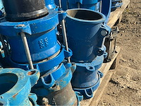 Lot gietijzeren koppelingen, kranen, afsluiters (300x) - afbeelding 25 van  36