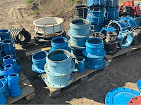 Lot gietijzeren koppelingen, kranen, afsluiters (300x) - afbeelding 32 van  36