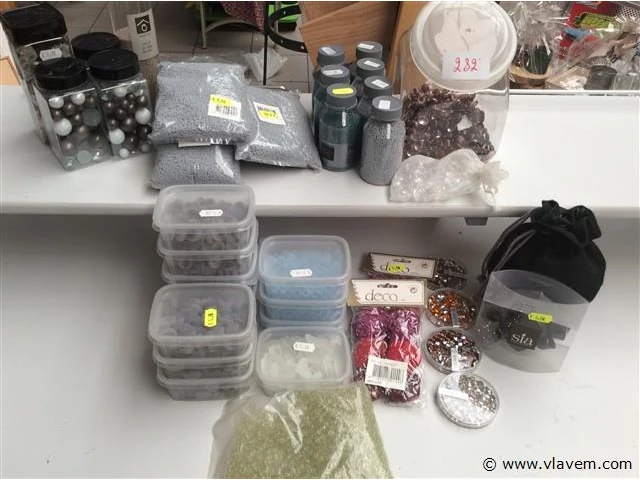 Lot glasparels + divers - afbeelding 1 van  4