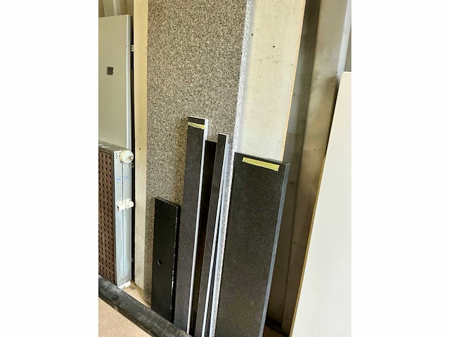 Lot glazen platen en stenen platen. - afbeelding 3 van  17