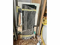 Lot glazen platen en stenen platen. - afbeelding 6 van  17