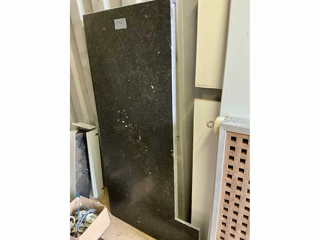 Lot glazen platen en stenen platen. - afbeelding 8 van  17