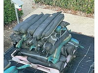 Lot grindslurven gevuld met kiezel overige teeltmateriaal; (80x) - afbeelding 2 van  2