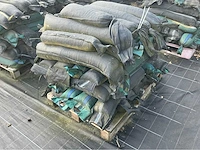 Lot grindslurven gevuld met kiezel overige teeltmateriaal; (80x) - afbeelding 1 van  2
