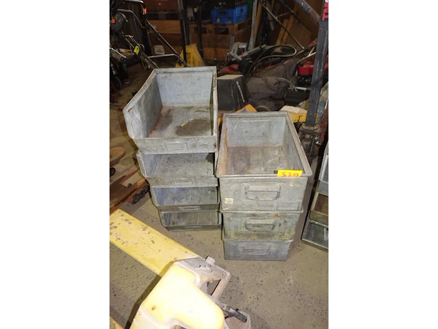 Lot grote metalen stapelbakken - afbeelding 1 van  1