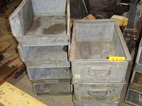 Lot grote metalen stapelbakken - afbeelding 1 van  1