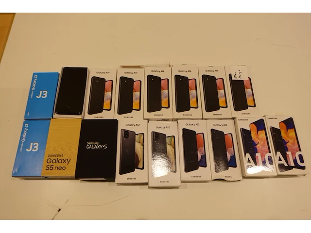 Lot gsm's - afbeelding 1 van  3