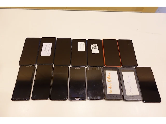 Lot gsm's - afbeelding 1 van  5
