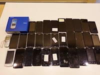 Lot gsm's - afbeelding 1 van  8