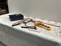 Lot handgereedschap met verdeelstekker - afbeelding 1 van  2