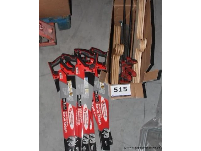 Lot handgereedschappen wo. houtzagen, plakspanen, lijmklemmen - afbeelding 1 van  3