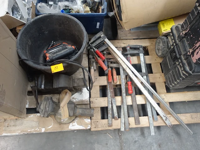 Lot handgereedschappen - afbeelding 1 van  5