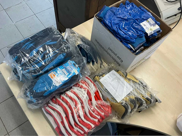Lot handschoenen 95 paar werkhandschoen - afbeelding 2 van  7