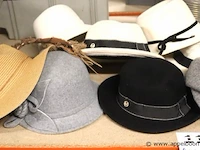 Lot hoeden - afbeelding 1 van  3