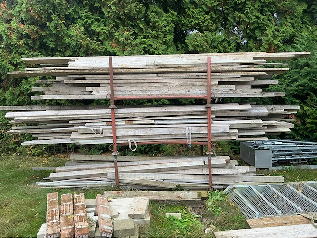 Lot houten balken,kepers en profielen bouwhout - afbeelding 1 van  3