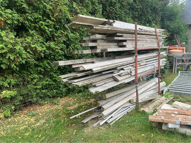 Lot houten balken,kepers en profielen bouwhout - afbeelding 2 van  3