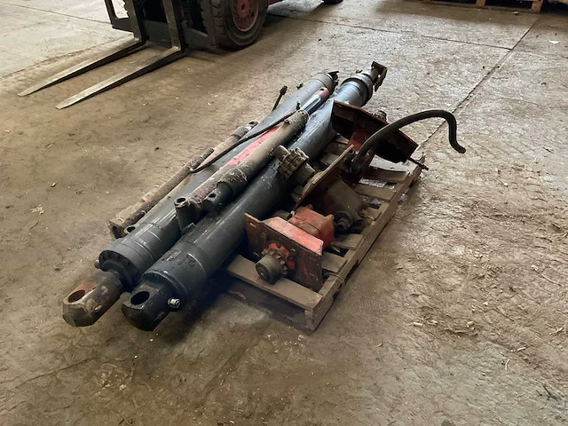 Lot hydraulische pistons - afbeelding 4 van  9