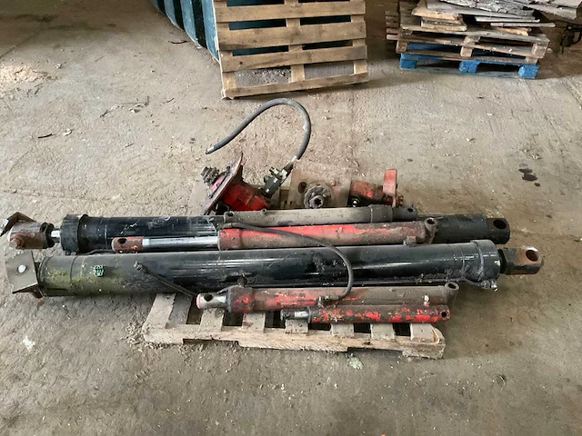 Lot hydraulische pistons - afbeelding 5 van  9