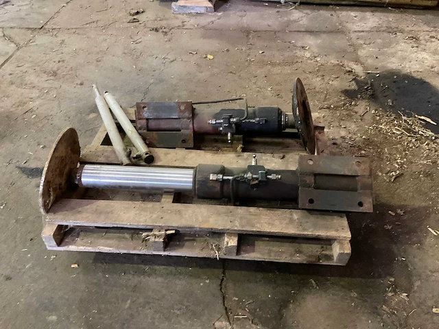 Lot hydraulische pistons - afbeelding 9 van  9