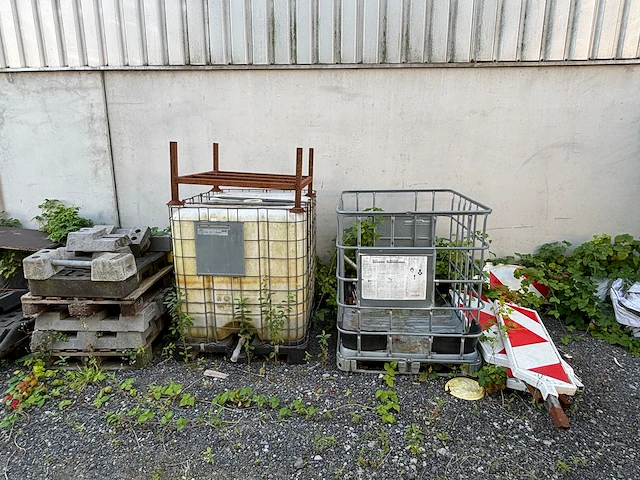 Lot ibc containers - afbeelding 2 van  2