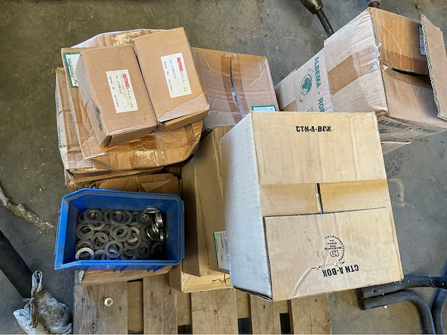 Lot inox bouten,moeren en rondelen bouten, moeren & ringen (4185x) - afbeelding 9 van  15