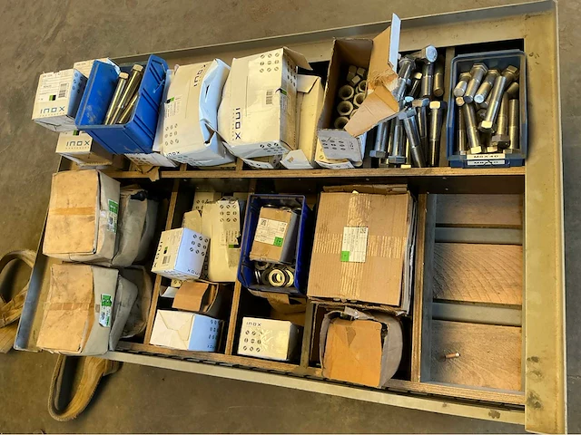 Lot inox bouten,moeren en rondelen bouten, moeren & ringen (4185x) - afbeelding 11 van  15