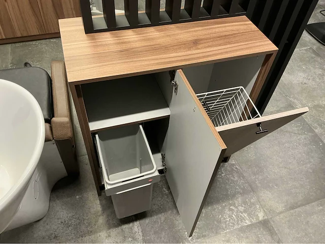 Lot inrichting kapperszaak meubilair kapsalon - afbeelding 16 van  23