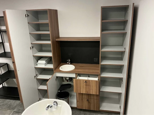 Lot inrichting kapperszaak meubilair kapsalon - afbeelding 19 van  23