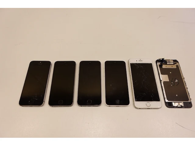 Lot iphone's - afbeelding 1 van  6