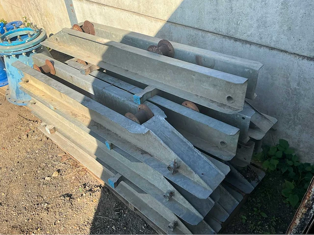 Lot kabelhaspelhouders overige aannemersmateriaal (11x) - afbeelding 1 van  2