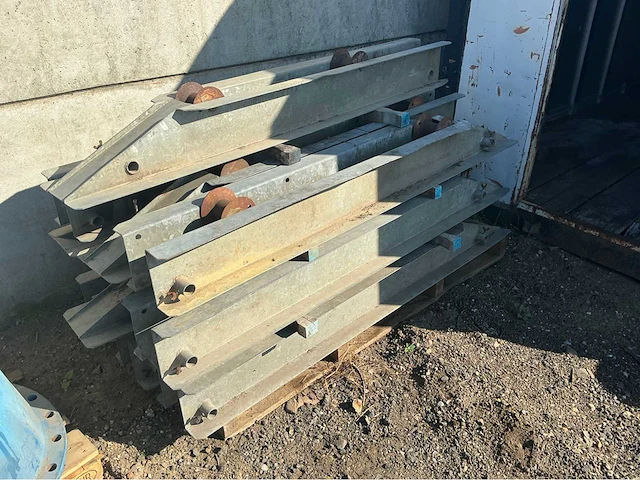 Lot kabelhaspelhouders overige aannemersmateriaal (11x) - afbeelding 2 van  2
