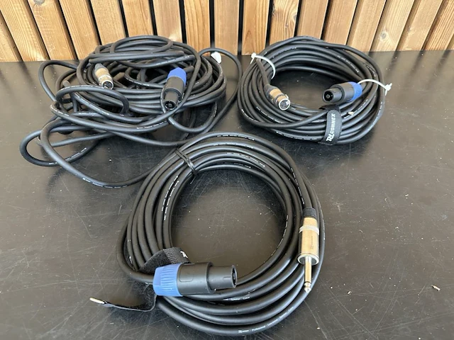 Lot kabels - afbeelding 1 van  1