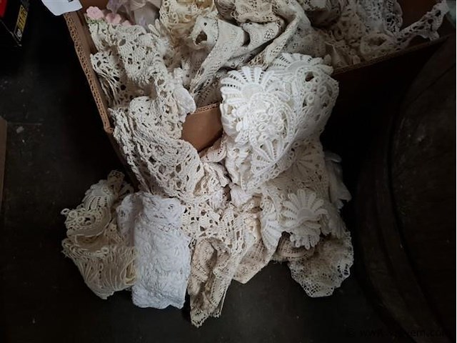 Lot kant - afbeelding 4 van  5