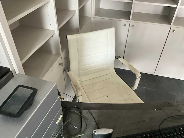 Lot kantoormeubels + toebehoren - afbeelding 19 van  42