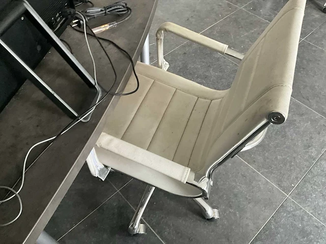 Lot kantoormeubels + toebehoren - afbeelding 20 van  42