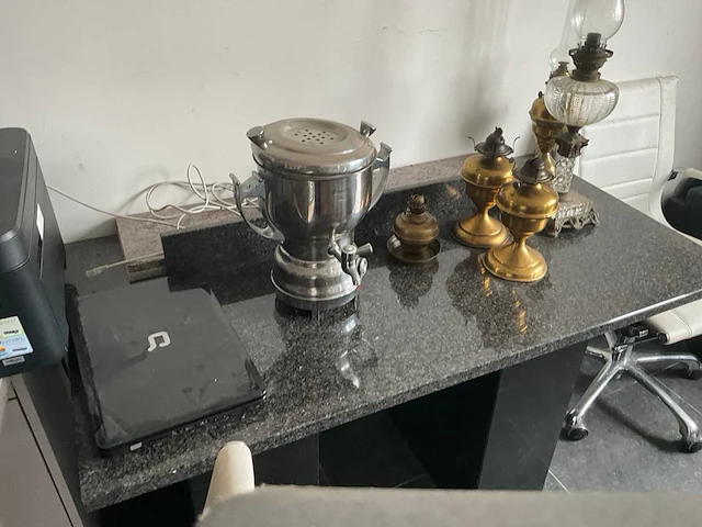 Lot kantoormeubels + toebehoren - afbeelding 31 van  42