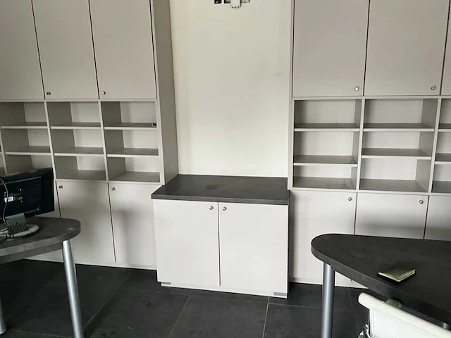 Lot kantoormeubels + toebehoren - afbeelding 8 van  42