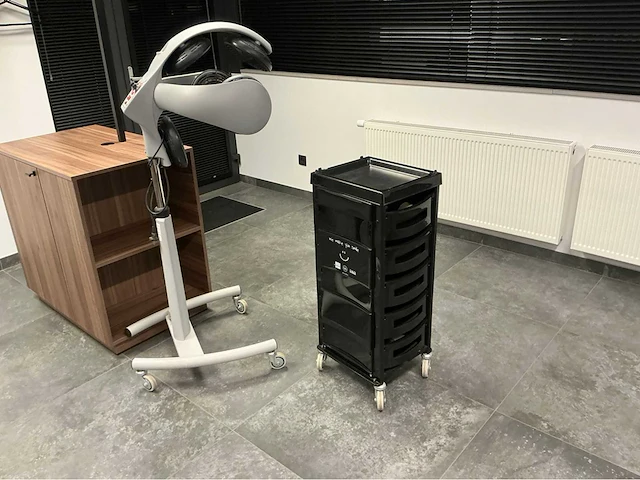 Lot kappersbenodigdheden kapsalon - afbeelding 1 van  11