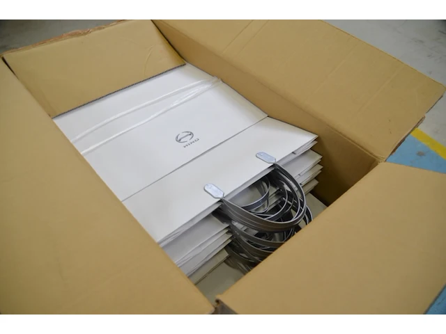 Lot kartonnen dozen - afbeelding 2 van  2