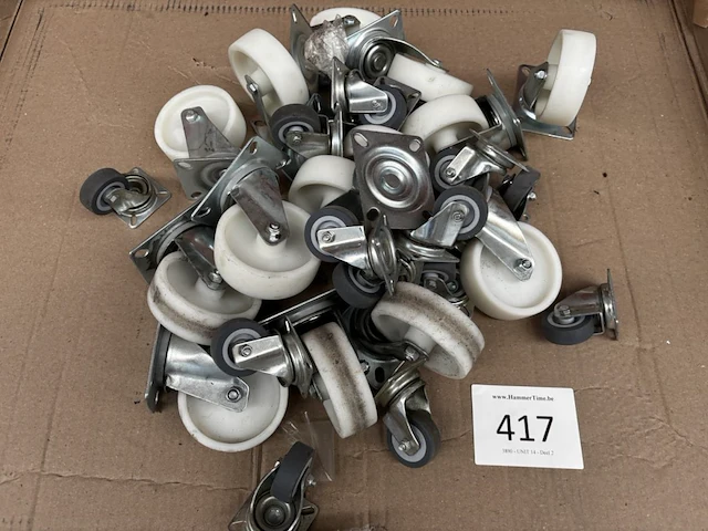 Lot karwielen - afbeelding 1 van  1