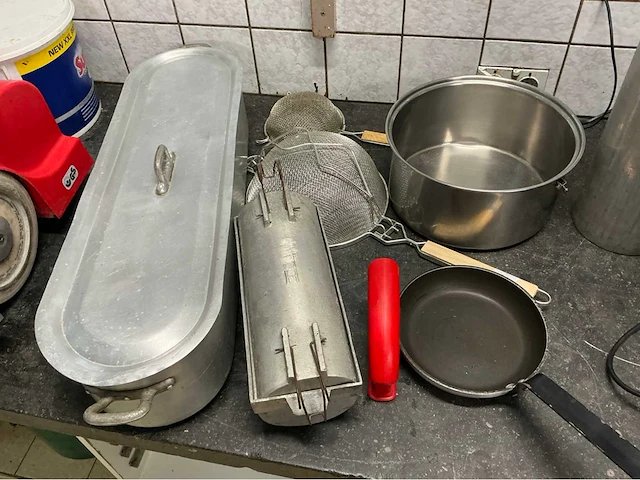 Lot keukengerei en ketels keukengerei - afbeelding 1 van  3