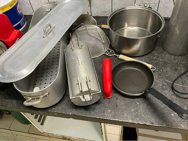 Lot keukengerei en ketels keukengerei - afbeelding 2 van  3